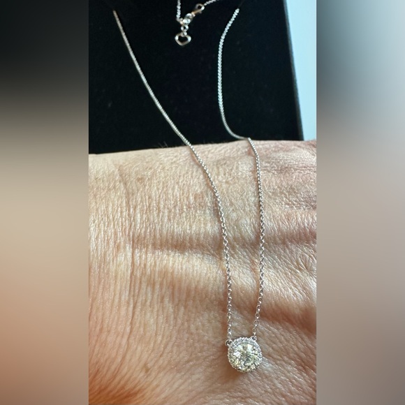 Diamond solitaire necklace white gold. - Picture 7 of 8